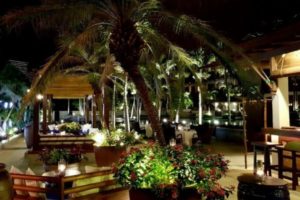 Quán bar cạnh hồ bơi - khách sạn Furama Resort Đà Nẵng